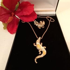 🎁FREE GIFT INCLUDED 🎁NWOT Fashion Jewelry Vintage Set: Ring, Pendant & Chain